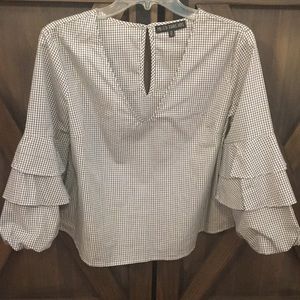 Ruffled sleeve quarter length top